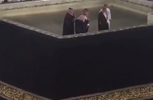 شاهد الأمير محمد بن سلمان على سطح الكعبة صحيفة المواطن الإلكترونية