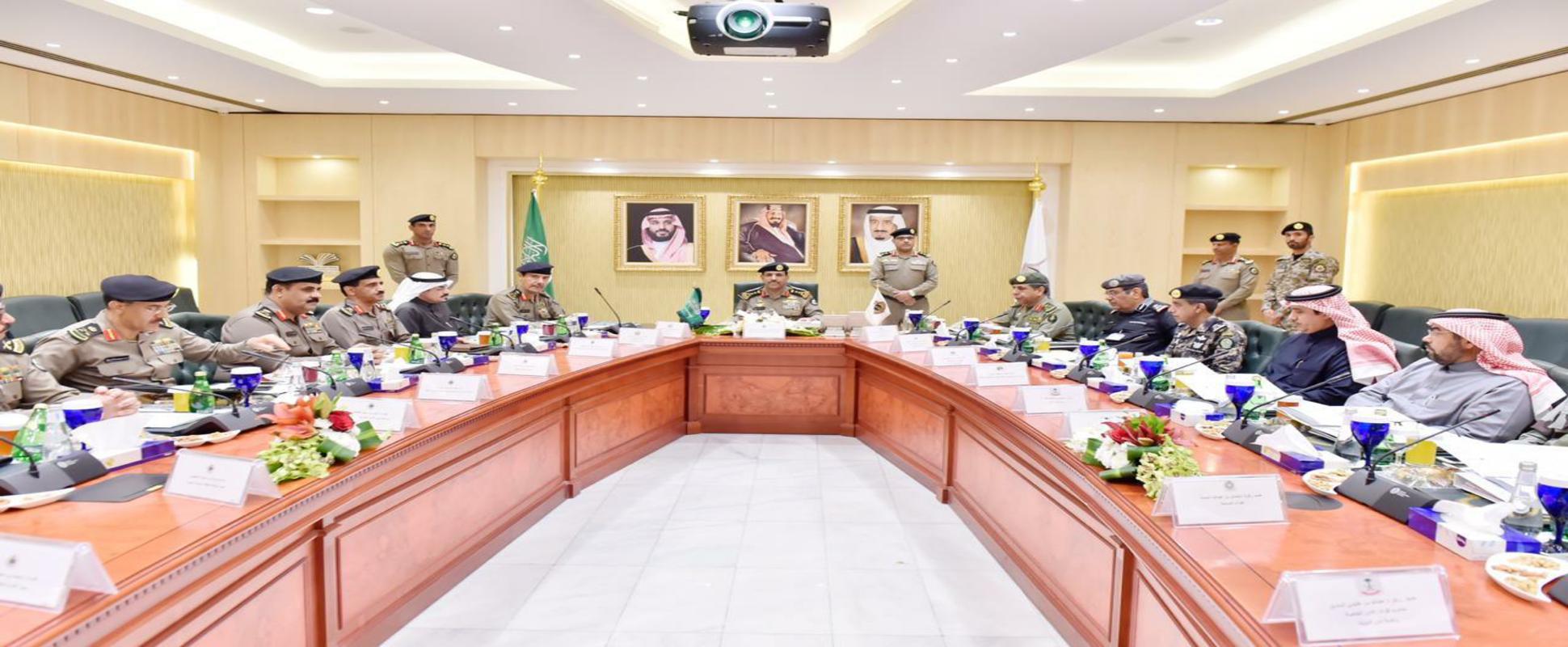 مدير الأمن العام يشدد على التكامل والتنسيق بين مختلف الجهات لخدمة الحجيج