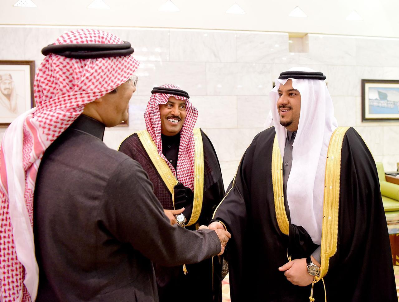 نائب أمير الرياض يستقبل رئيس وأعضاء إعلاميون ويطلع على أهداف الجمعية