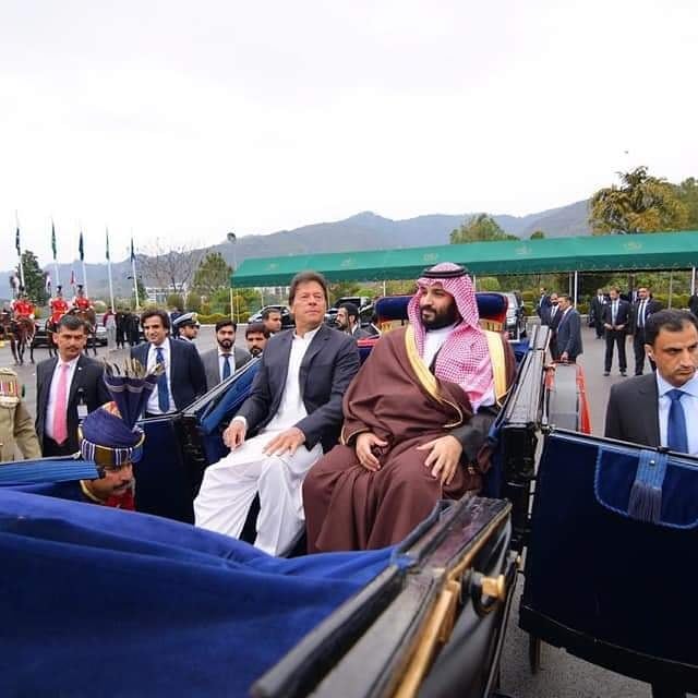 شاهد بالصور..  مراسم استقبال الأمير محمد بن سلمان بمقر رئاسة الجمهورية الباكستانية