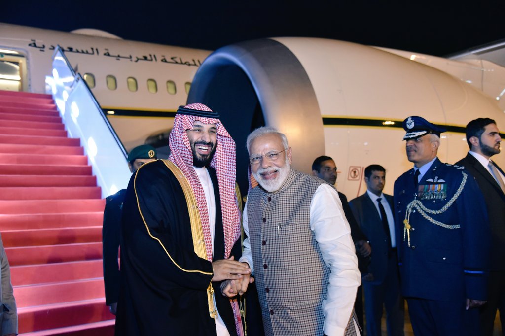 فيديو وصور.. الأمير محمد بن سلمان يصل الهند وناريندرا مودي على رأس مستقبليه