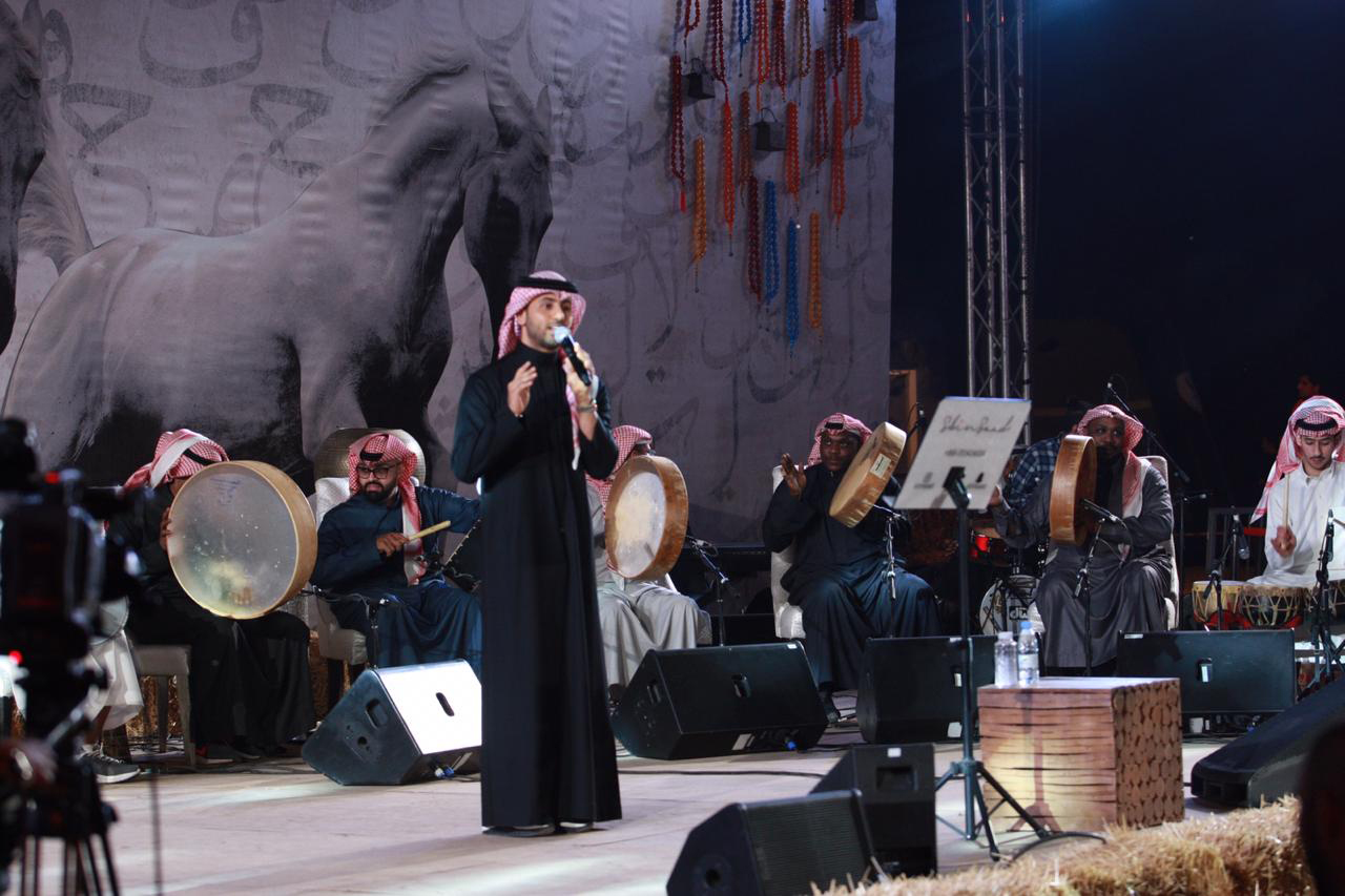 فؤاد عبدالواحد وجمهور الرياض يغنون معاً بحفل المهرجان السعودي للخيل العربي