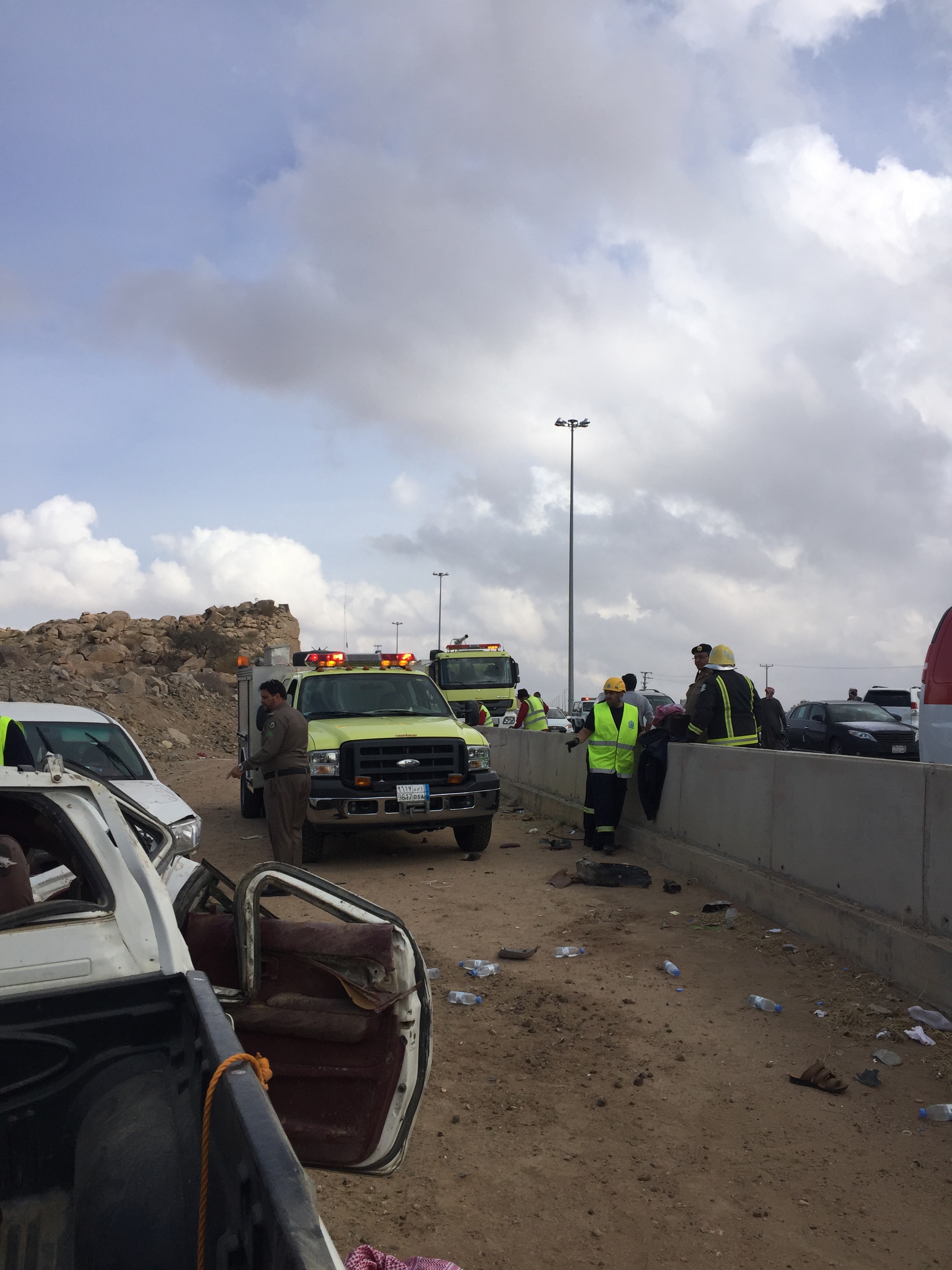 إصابات في تصادم مروع بين 3 مركبات على طريق الملك عبدالله بأحدرفيدة