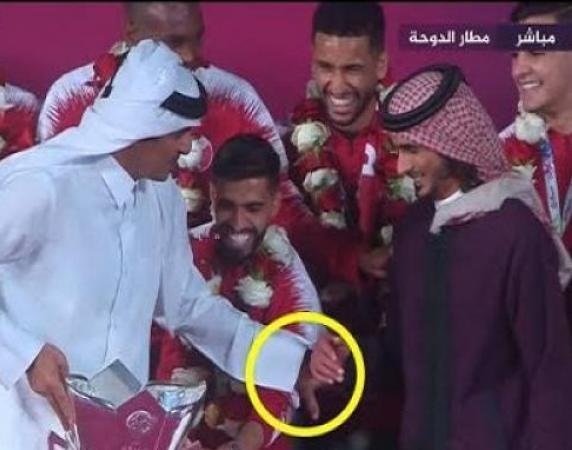 معارض قطري: إهانة تميم لقائد المنتخب يكشف التعامل الحقيقي للأنانية والتعالي