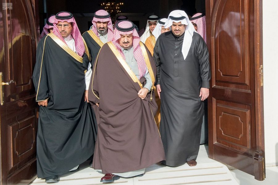 أمير الرياض ونائبه يؤديان صلاة الميت على والدة الأمير تركي بن عبدالرحمن