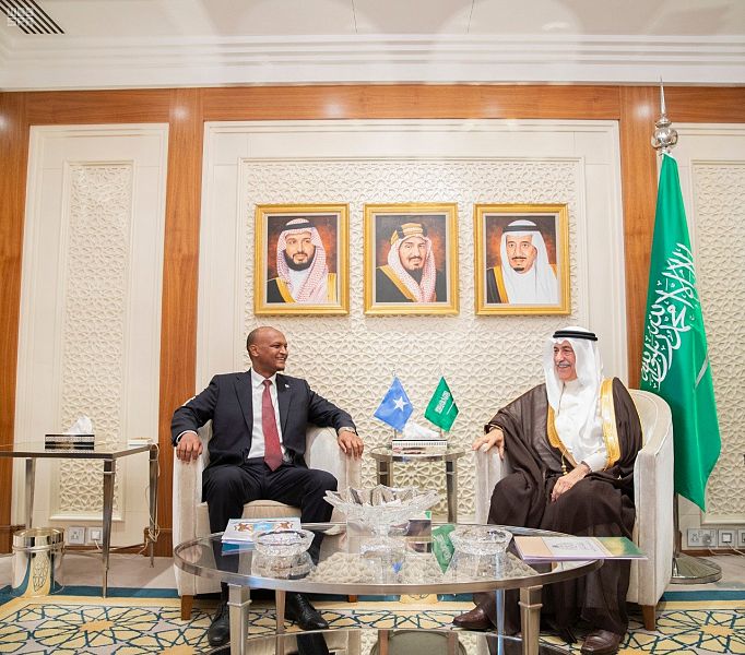 العساف يبحث تعزيز العلاقات الثنائية مع نائب رئيس الوزراء الصومالي