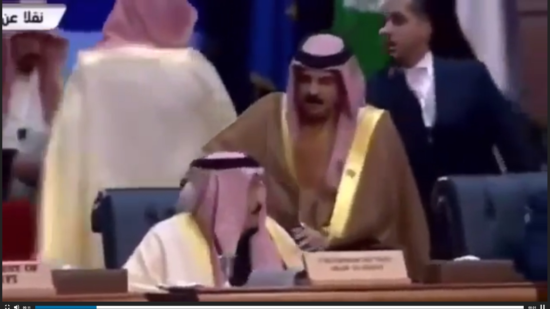القرني عن سلام ملك البحرين على الملك سلمان: يا قمة المجد قد تاهت بك القممُ