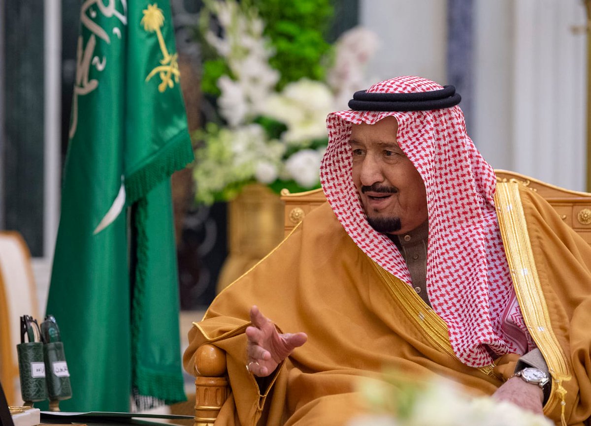 الملك سلمان يستعرض العلاقات الأخوية مع وزير الداخلية بسلطنة عُمان