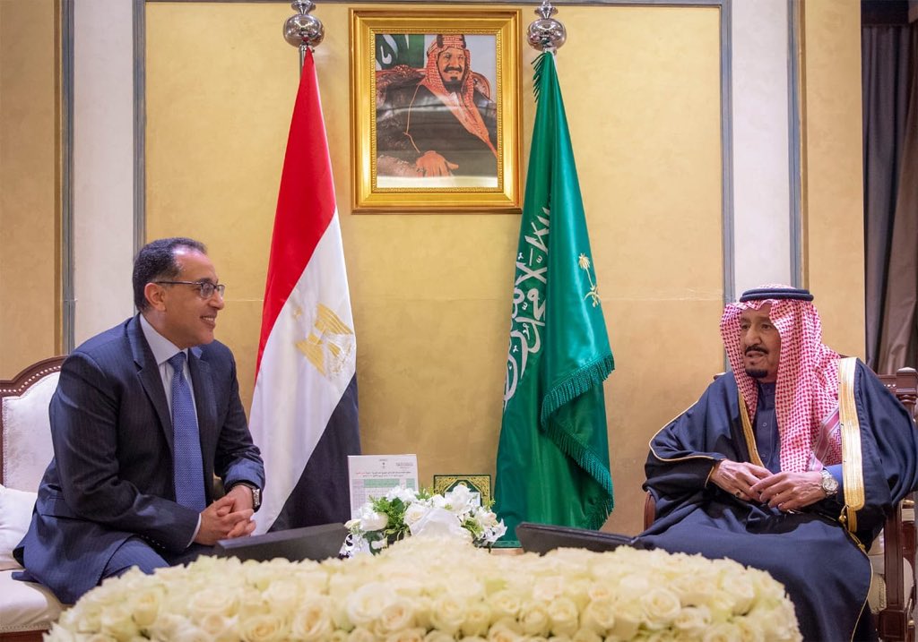 الملك سلمان يستعرض مجالات التعاون مع رئيس الوزراء المصري