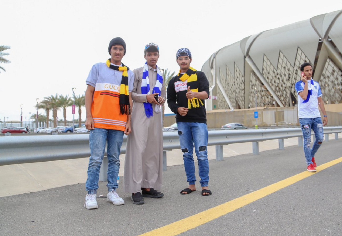 دوري محمد بن سلمان للمحترفين.. توافد جماهير الهلال والاتحاد إلى ملعب الجوهرة