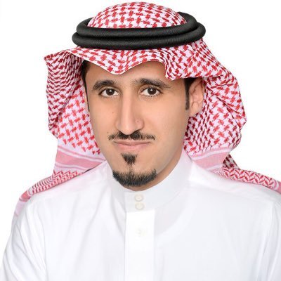 الشمس في يمينه والقمر في شماله!