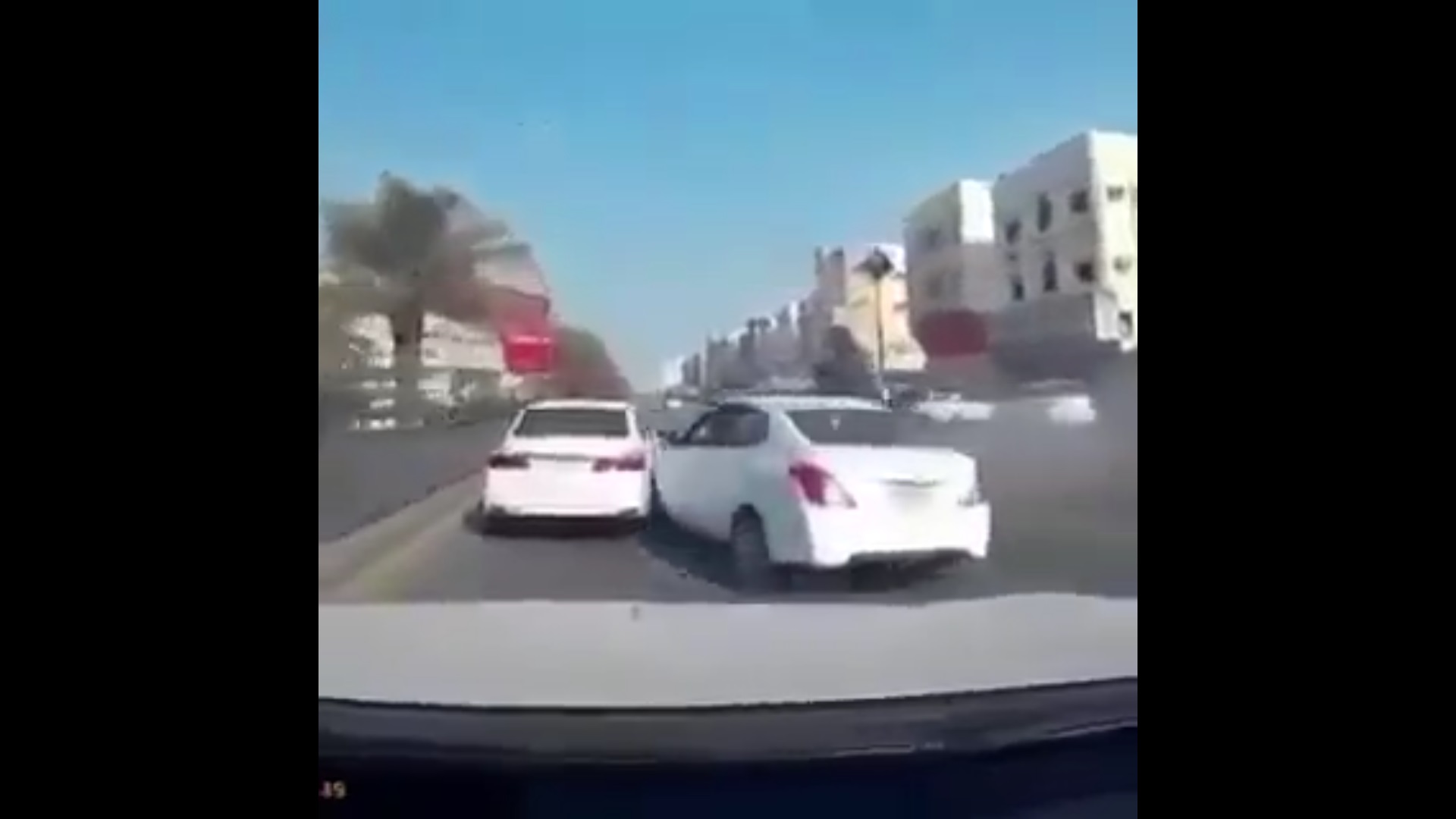 فيديو.. دخول خاطئ يتسبب في حادث جماعي لـ4 مركبات في الرياض