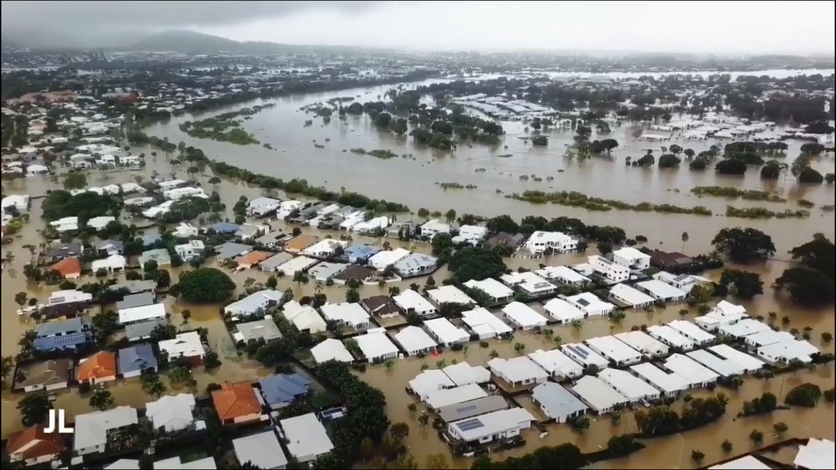 فيديو وصور.. فيضانات قوية تجتاح شرق أستراليا وتجلي المئات