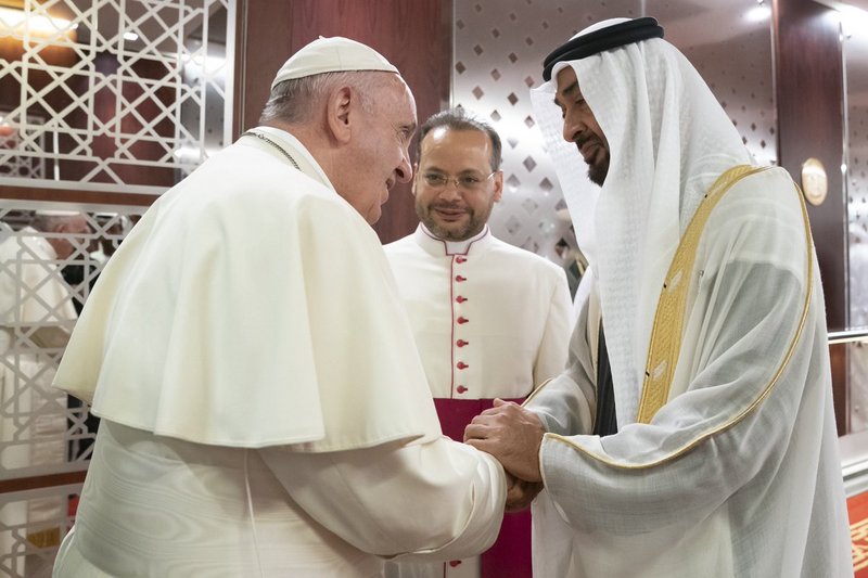 محمد بن زايد مستقبلًا البابا فرنسيس : زيارة تحمل رسالة للعالم أجمع