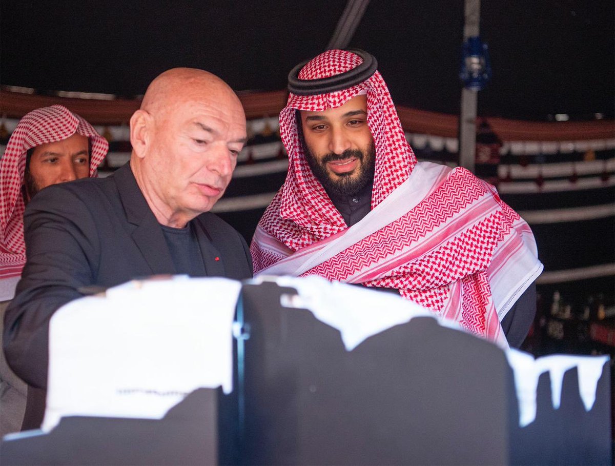 الأمير محمد بن سلمان يطلع على عرضٍ لمنتجع شرعان في العلا