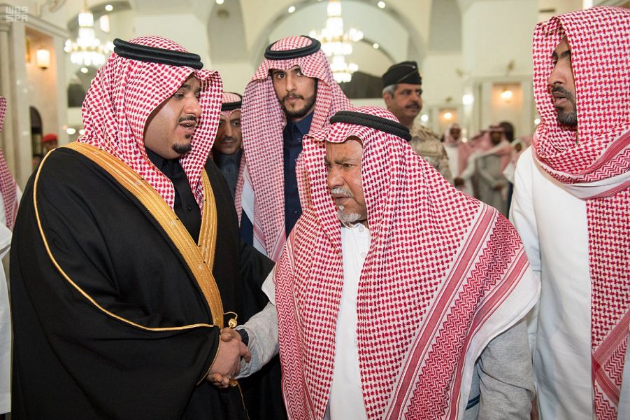 نائب أمير الرياض ينقل تعازي الملك سلمان والأمير محمد بن سلمان لأسرة الشهيد مجرشي