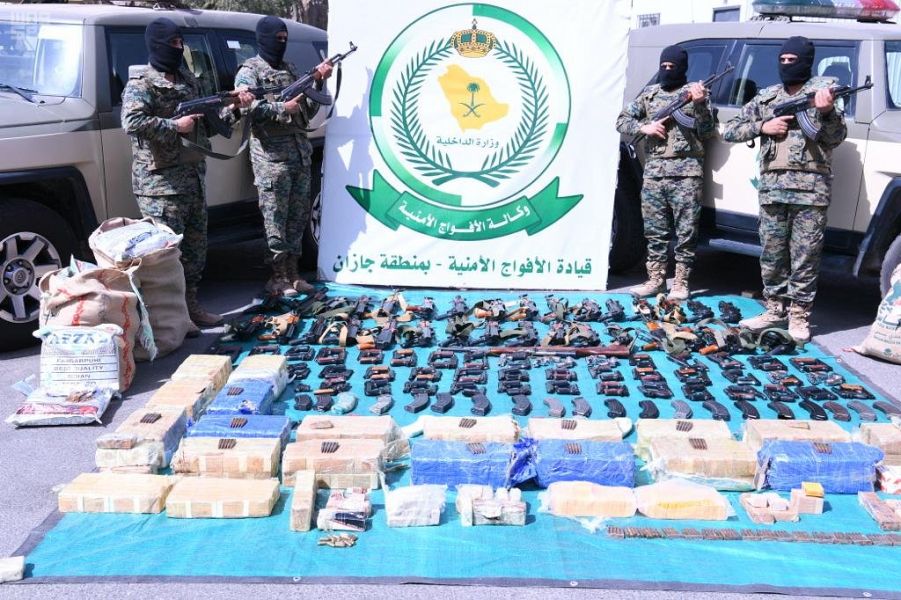إحباط تهريب 52 طناً من القات والحشيش وضبط 825 متهماً ومصادرة مليون ريال