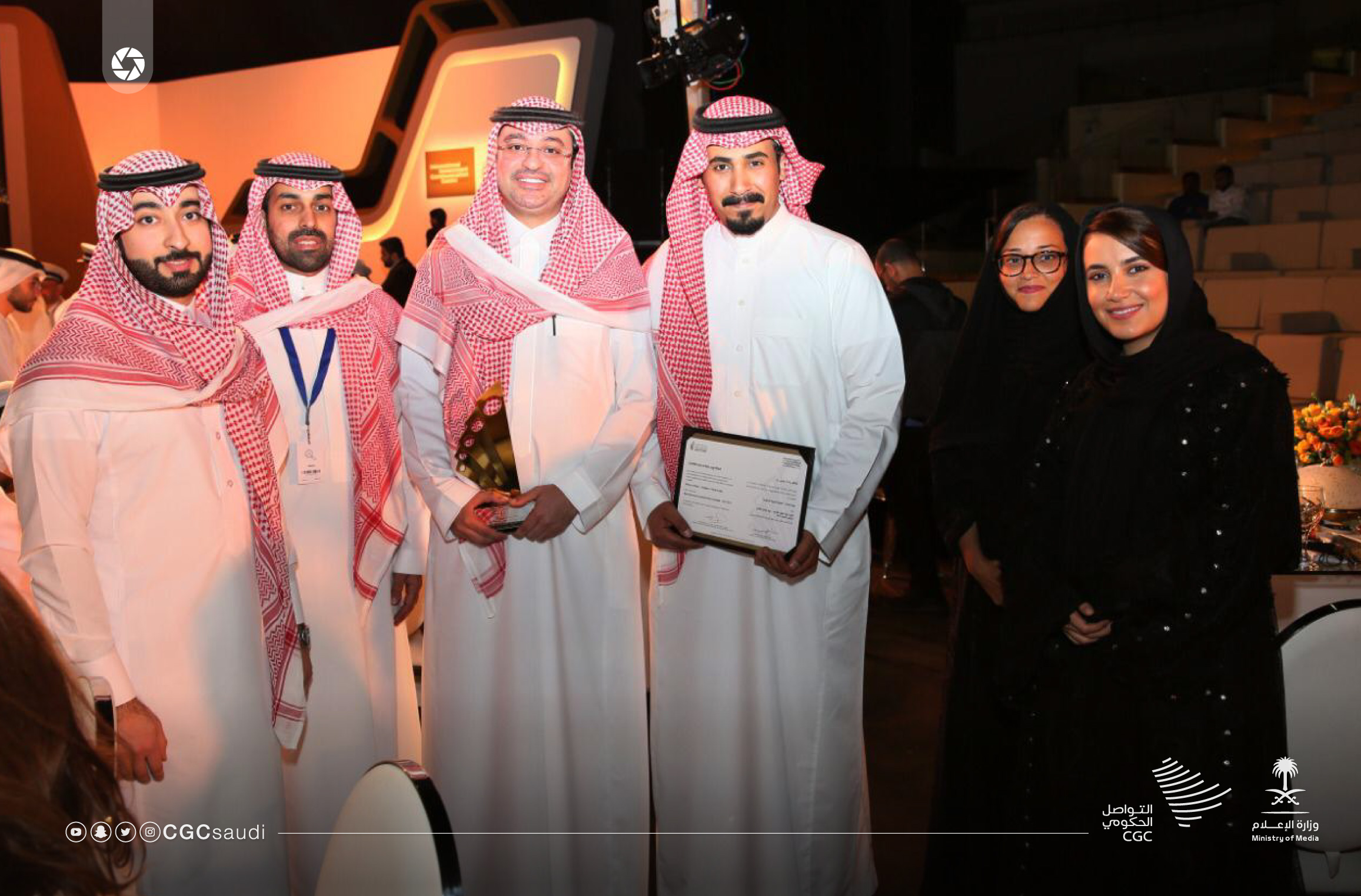 نائب حاكم الشارقة يتوج التواصل الحكومي بجائزة أفضل حملة رسمية على مستوى الخليج