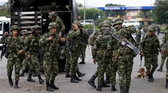 انشقاق ألف عسكري فنزويلي.. سلموا أسلحتهم وأزياءهم العسكرية