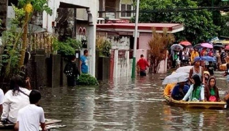 مصرع 50 شخصًا جراء فيضانات وانهيارات أرضية بإندونيسيا