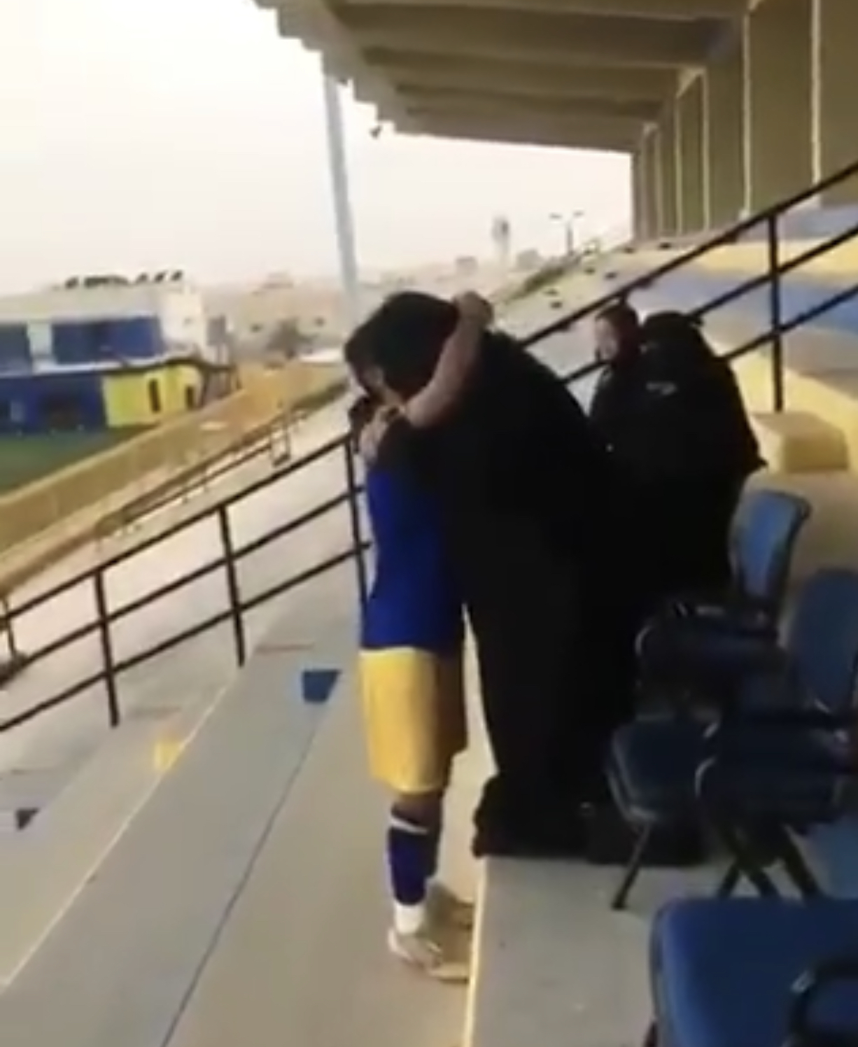 يوم الأُم: النصر يُفاخر بتصرف لاعبه الشاب