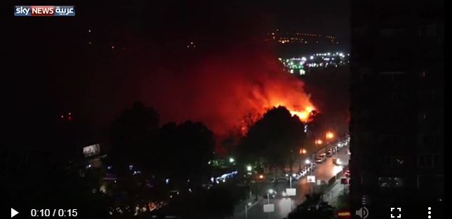 فيديو.. لحظة اشتعال النيران في مركب سياحي بالقاهرة