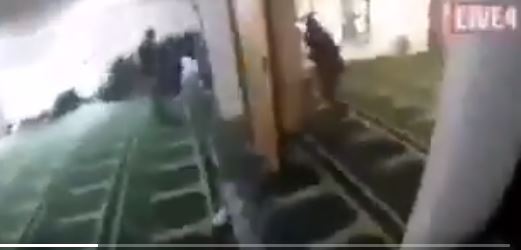 فيديو مؤلم .. على طريقة ألعاب القتال الإلكترونية إرهابي يوثق هجومه على مسجد نيوزيلندا