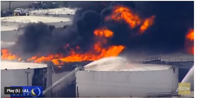 فيديو.. حريق هائل يلتهم مصنع كيماويات في تكساس