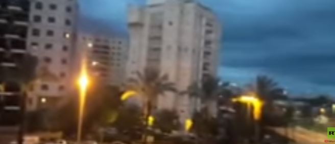 فيديو.. لحظة إطلاق صفارات الإنذار في تل أبيب