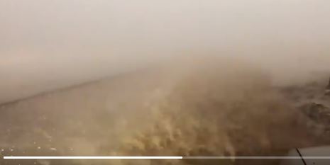 فيديو .. عاصفة قوية تضرب المجمعة