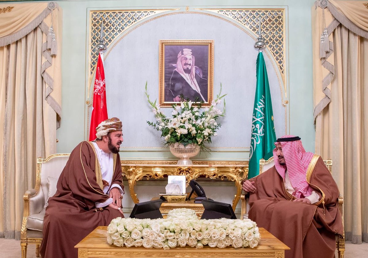الملك سلمان يستقبل نائب رئيس الوزراء بسلطنة عمان