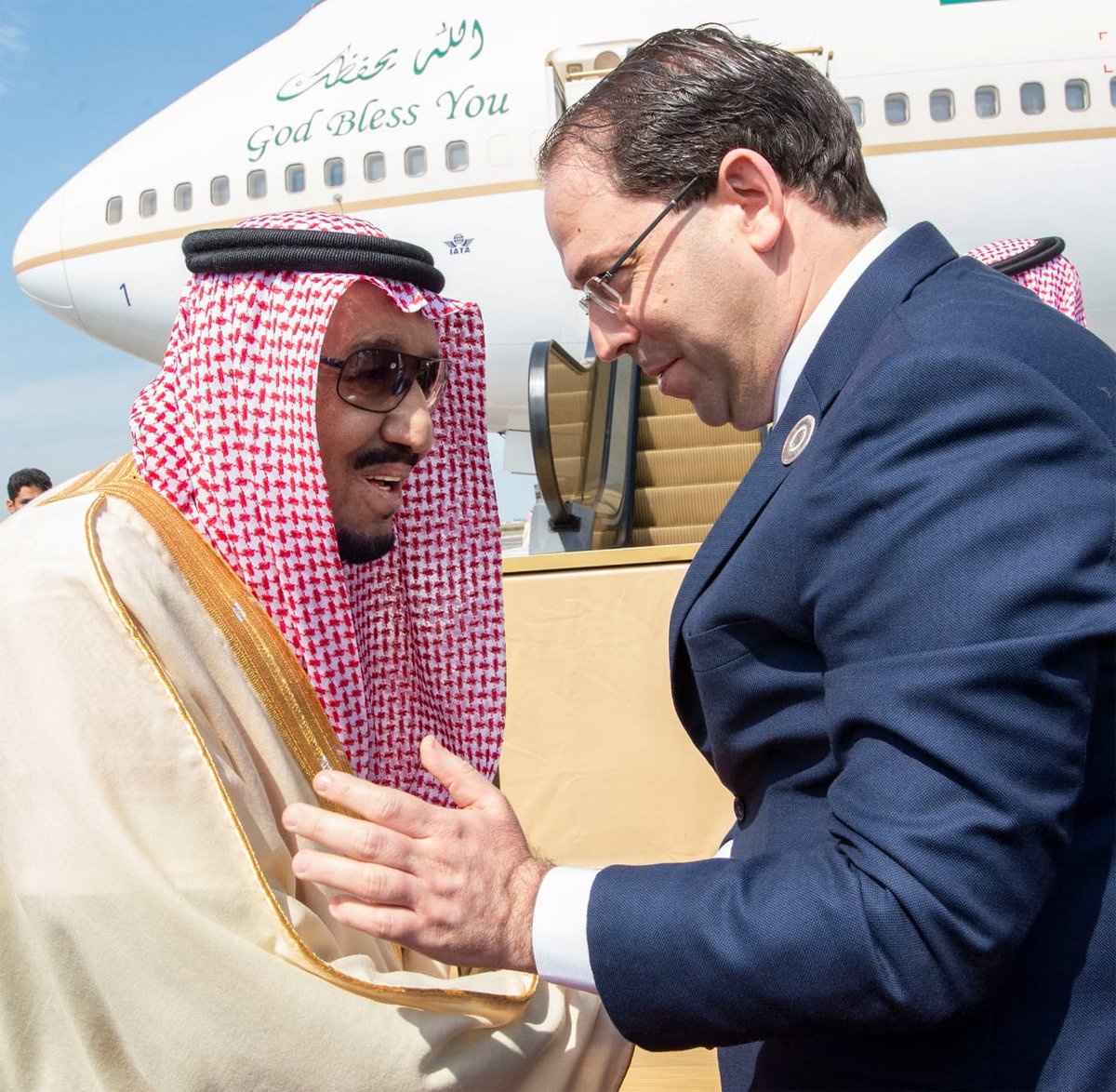 الملك سلمان يغادر تونس بعد رئاسة وفد المملكة في القمة العربية