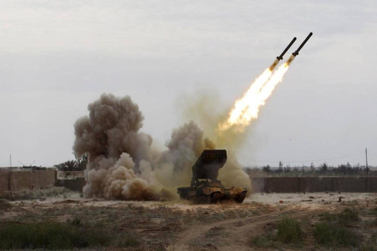 الدفاعات السعودية تعترض صاروخًا باليستيًا في سماء نجران