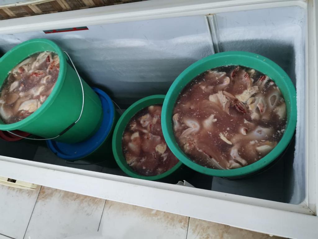 صور.. مصادرة أطعمة وأسماك ولحوم فاسدة في صامطة جازان