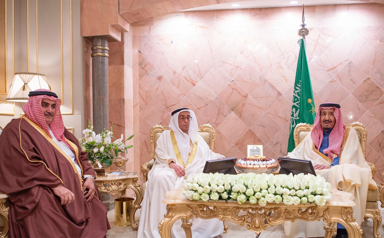 خادم الحرمين يستعرض العلاقات الثنائية مع نائب رئيس وزراء البحرين