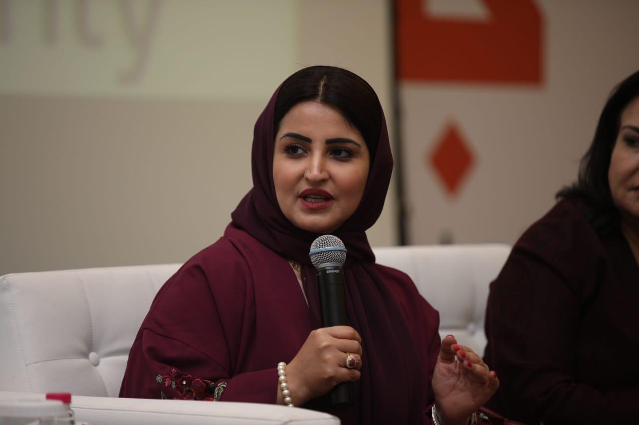 سمر المقرن في ورقة عمل في الشارقة: ثقة القيادة تعزز جدارة المرأة السعودية بمكاسبها ونجاحاتها
