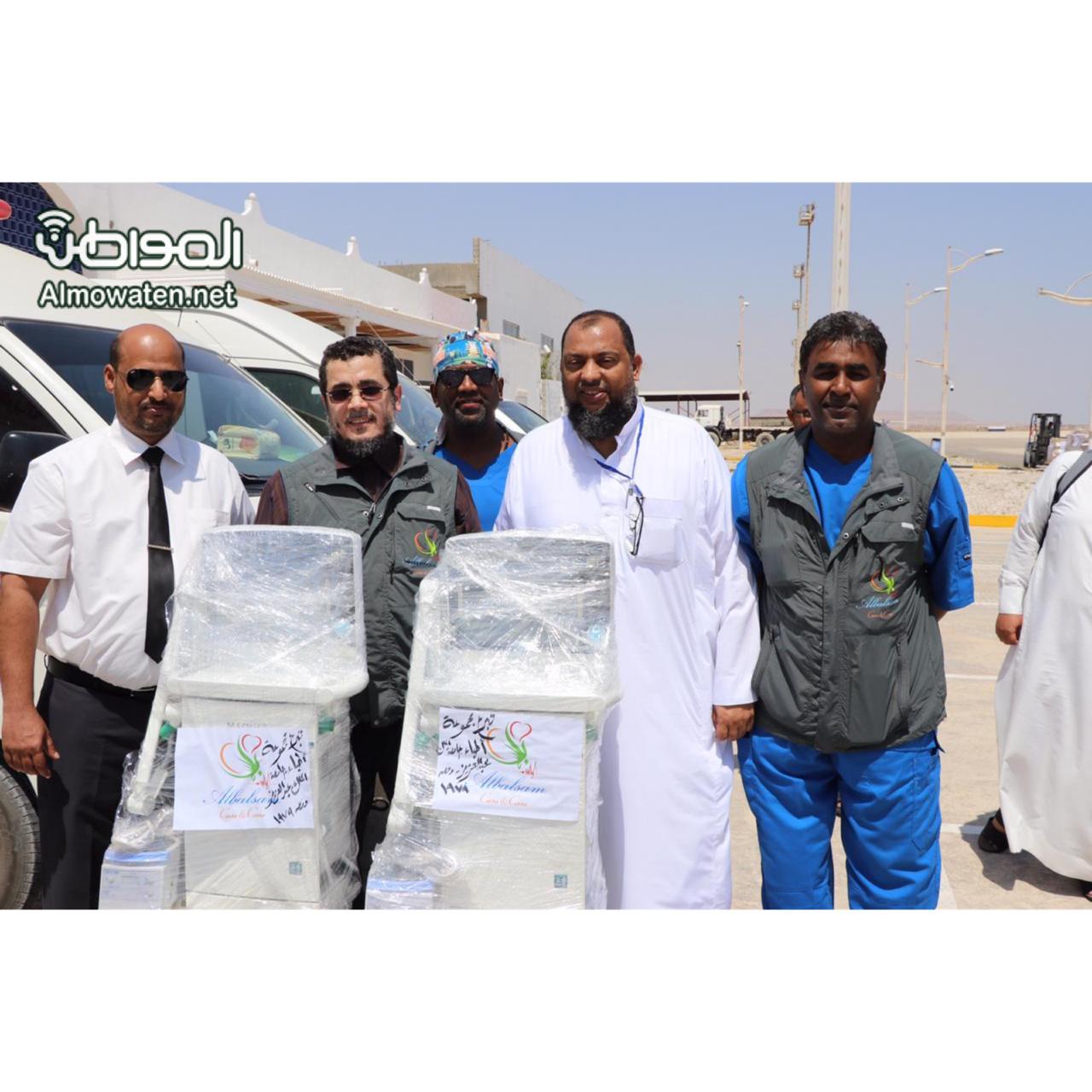 صور.. سعوديون يتبرعون بـ 4 أطنان أجهزة طبية لليمن