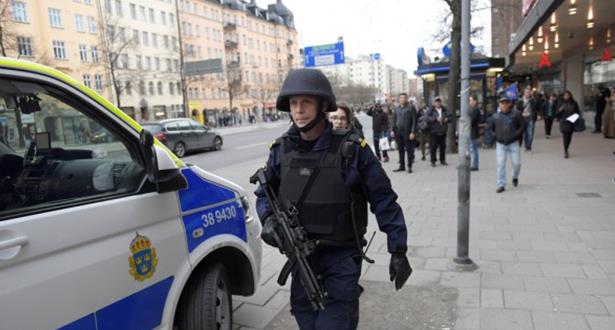 مسلح يطعن أربعة من العاملين بمدرسة في أوسلو