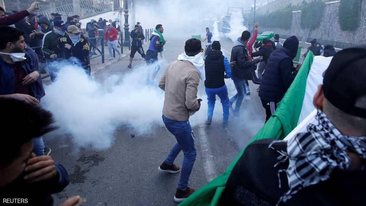 183 مصابًا ووفاة في احتجاجات الجزائر