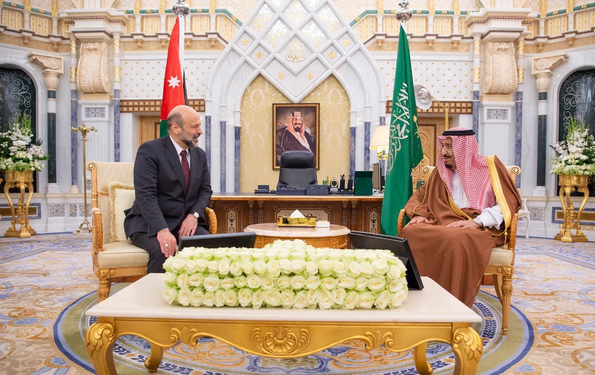 الملك سلمان يستعرض علاقات التعاون مع رئيس الوزراء الأردني