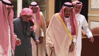 الشيخ ناصر الشثري .. كرس حياته لتحقيق تطلعات ولاة الأمر فحاز لقب مستشار الملوك