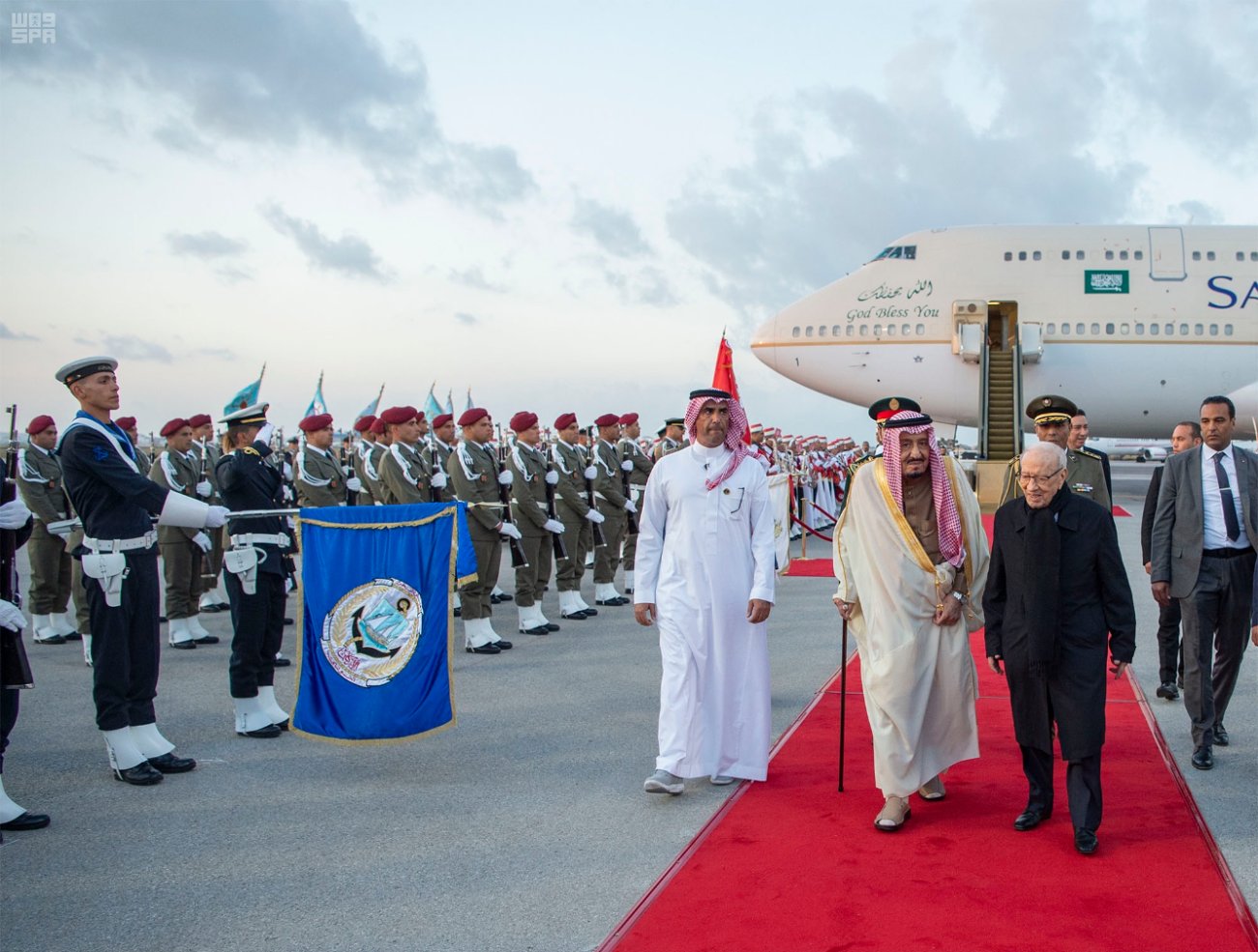 الملك سلمان يصل إلى الجمهورية التونسية