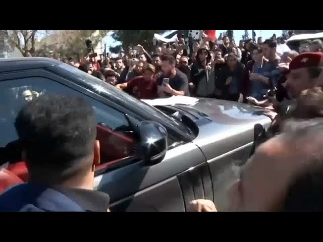 فيديو.. الرئيس العراقي يتعرض لمحاولة اعتداء في الموصل