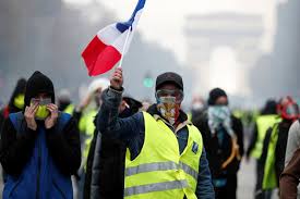 السلطات الفرنسية تغلق مداخل الشانزليزيه أمام محتجي السترات الصفراء