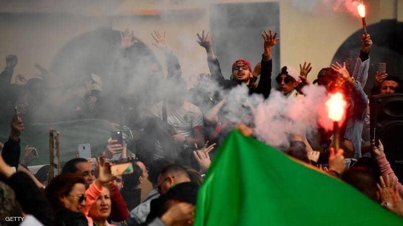 بوتفليقة يتشبث بالكرسي على وقع مظاهرات الجزائر الهادرة