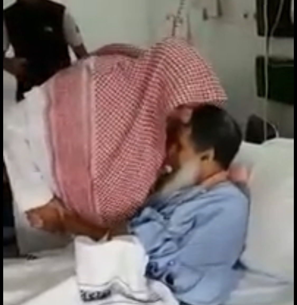 فيديو .. تطورات الحالة الصحية لإمام مسجد آل زينب بالنماص بعد حادثة الطعن