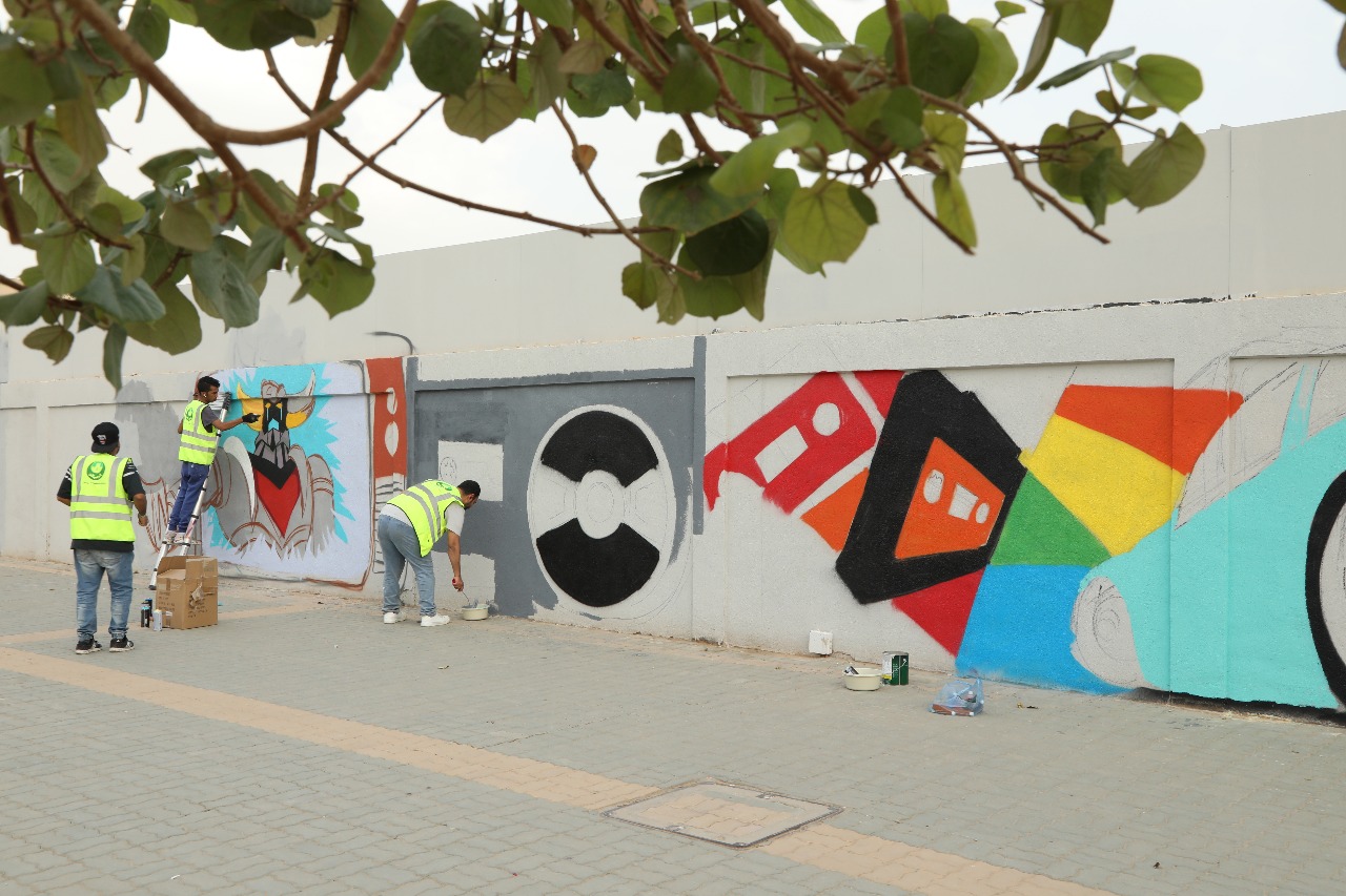 صور.. الجرافيتي يزين جداريات الرياض