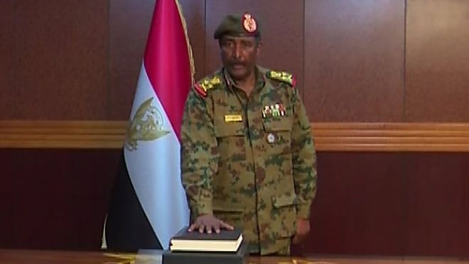 من هو عبدالفتاح البرهان.. رئيس المجلس العسكري الجديد في السودان