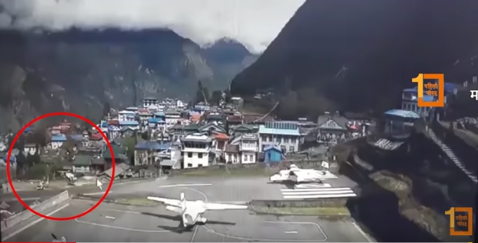 فيديو.. لحظة اصطدام طائرة ركاب بمروحية