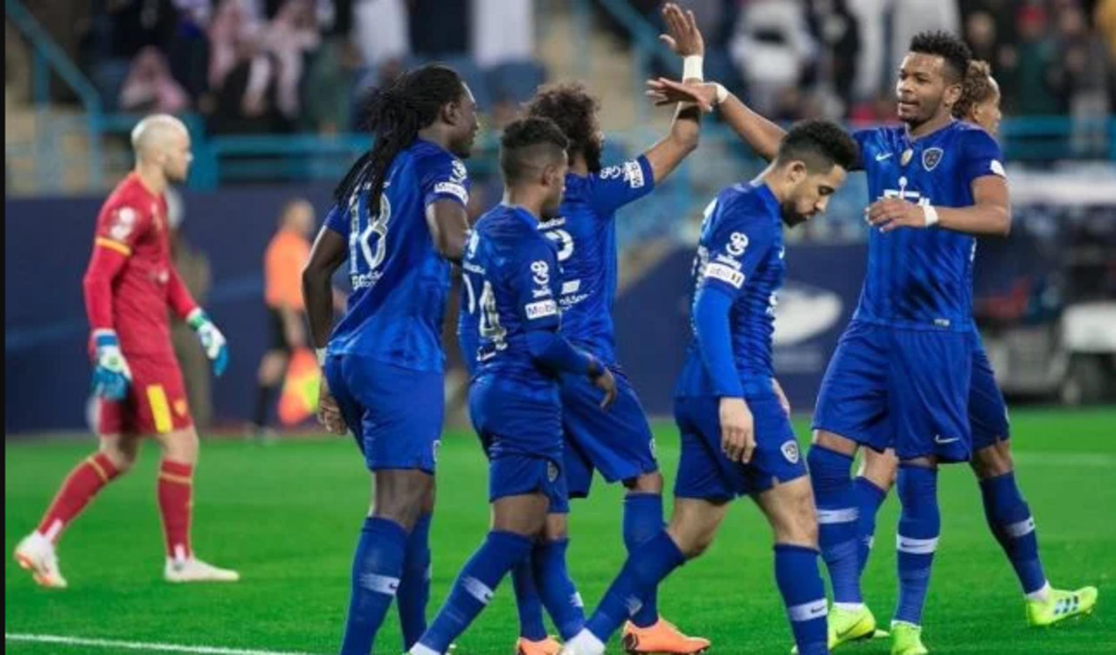 التعادل السلبي يحسم الشوط الأول بين الهلال والاستقلال